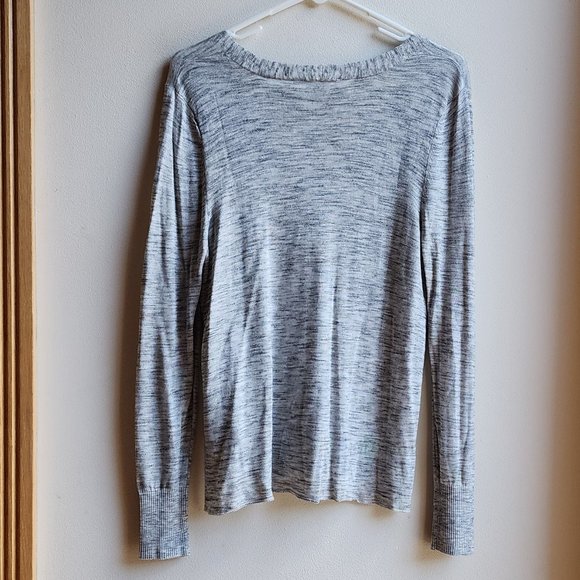 H&M Light Gray V-Neck Jersey Size Medium - Picture 14 of 15